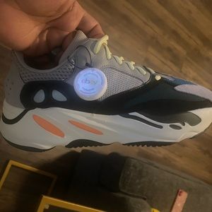 Yeezy 700 wave runner size 8.5